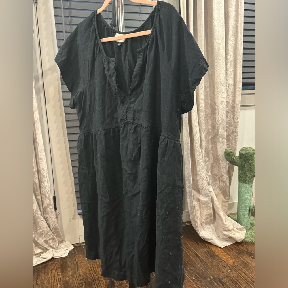 Universal thread linen dress.   Size XXL